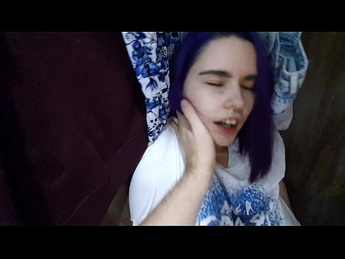 ❤️ Хоҳарамро дар ҷевон ёфт ва ба ӯ кӯмак кард ️ Супер секс дар мо ❌️❤